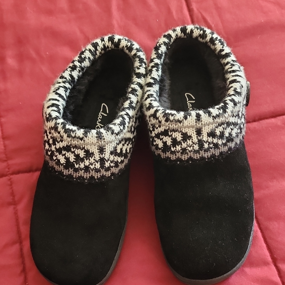 Clarks Black and Cream Knit Slip-Ons